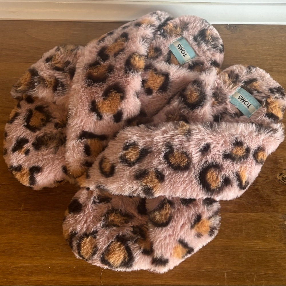 Tom’s Susie Slippers size 9